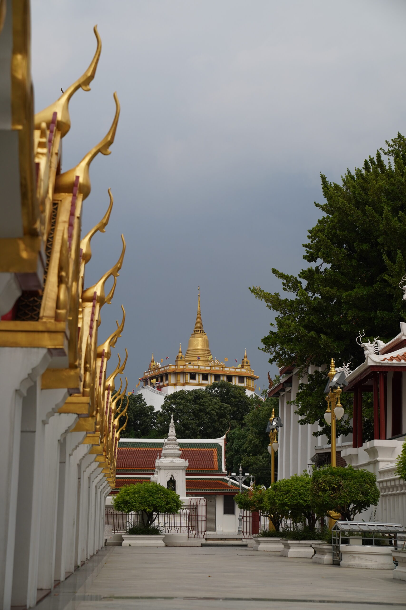 ภาพโดย Aomboon, วัดสระเกศราชวรมหาวิหาร (ภูเขาทอง), แหล่งที่มา_ Wikimedia Commons