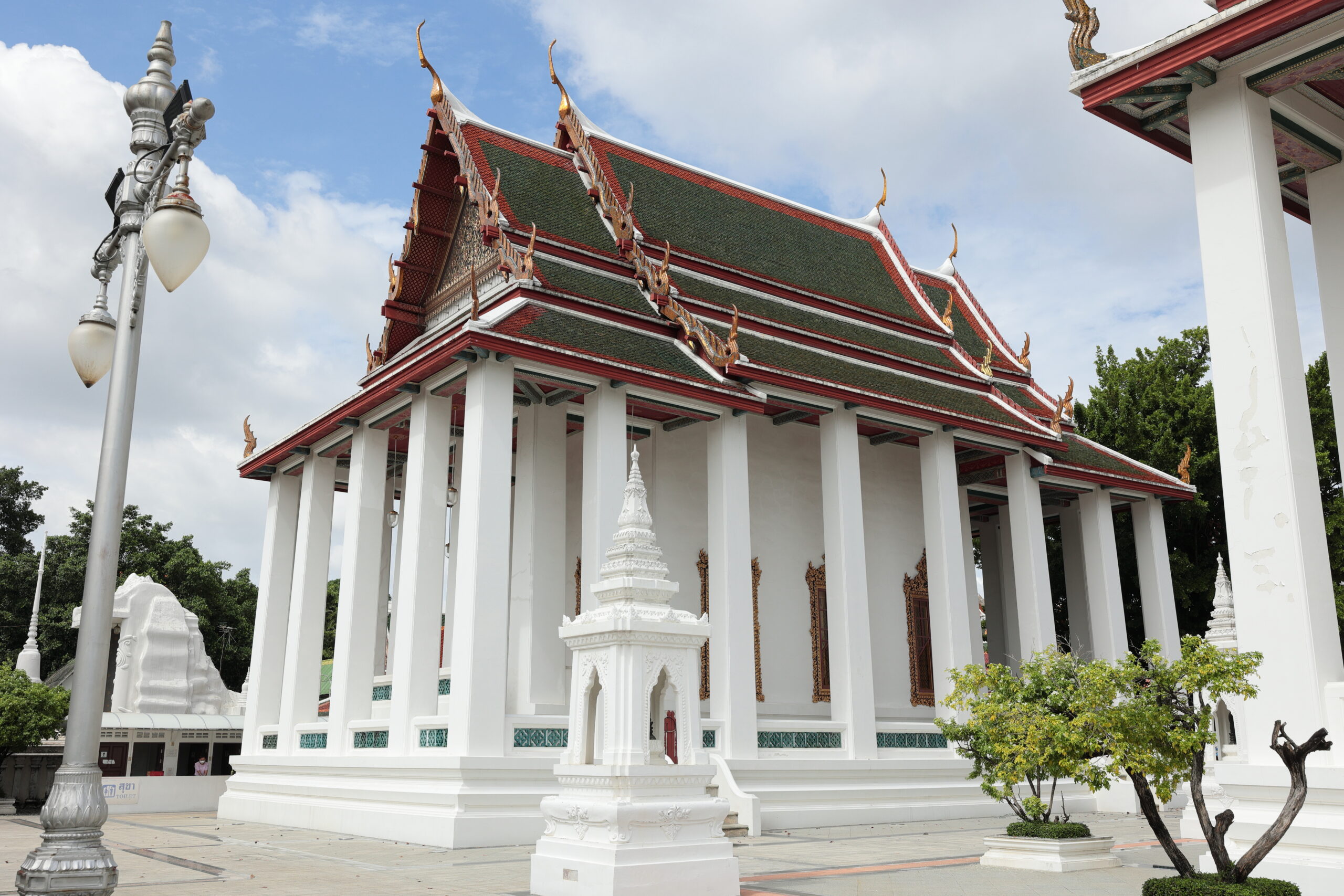 ภาพโดย Mastertongapollo, วัดราชนัดดารามวรวิหาร — แหล่งที่มา_ Wikimedia Commons